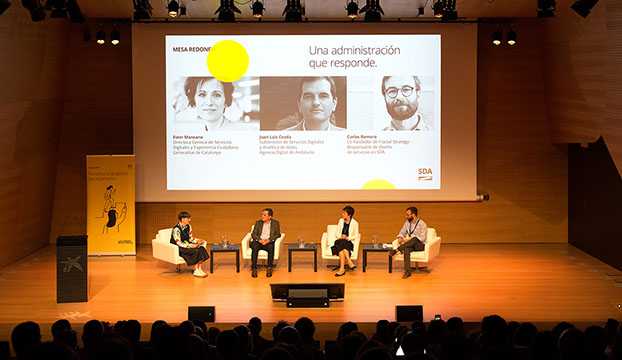 Una imagen general del auditorio en el que se celebró la jornada Diseño, ciudadanía y administración